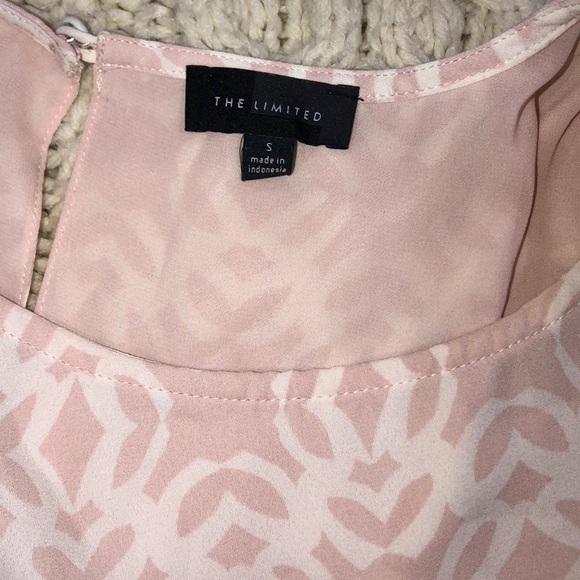 The Limited size small pink floral top - Picture 4 of 7